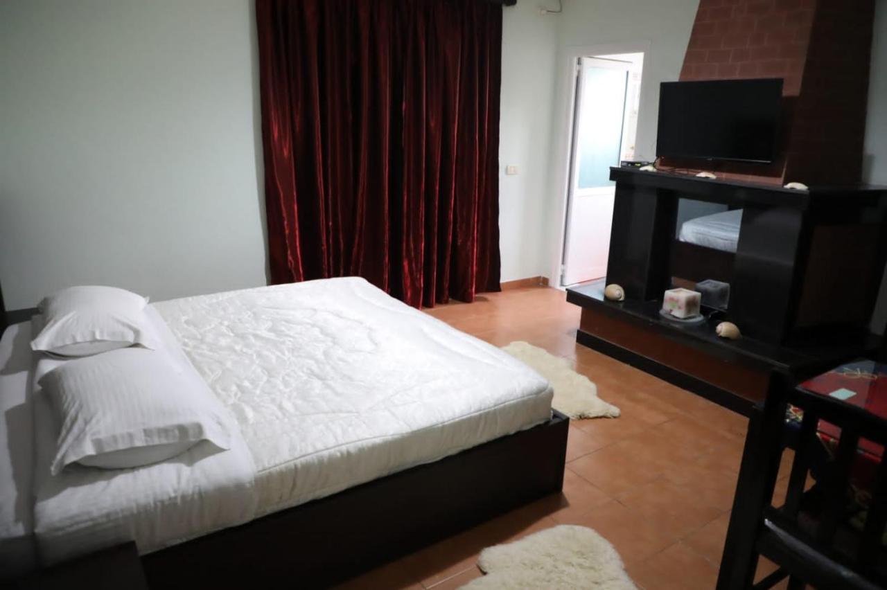 Guest House Simeone Berat Exterior foto