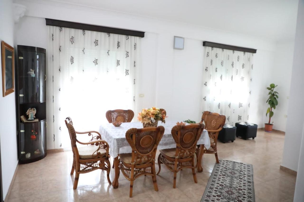 Guest House Simeone Berat Exterior foto