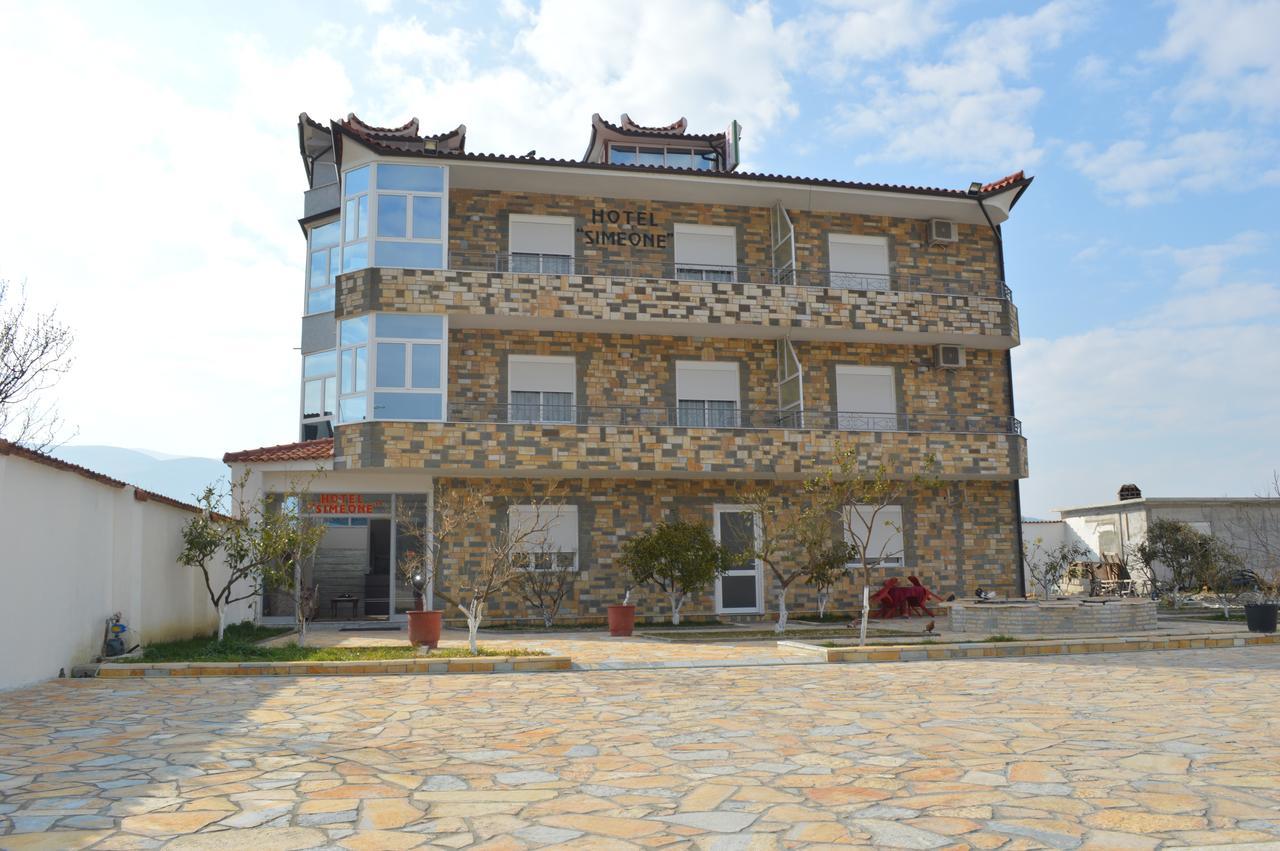 Guest House Simeone Berat Exterior foto