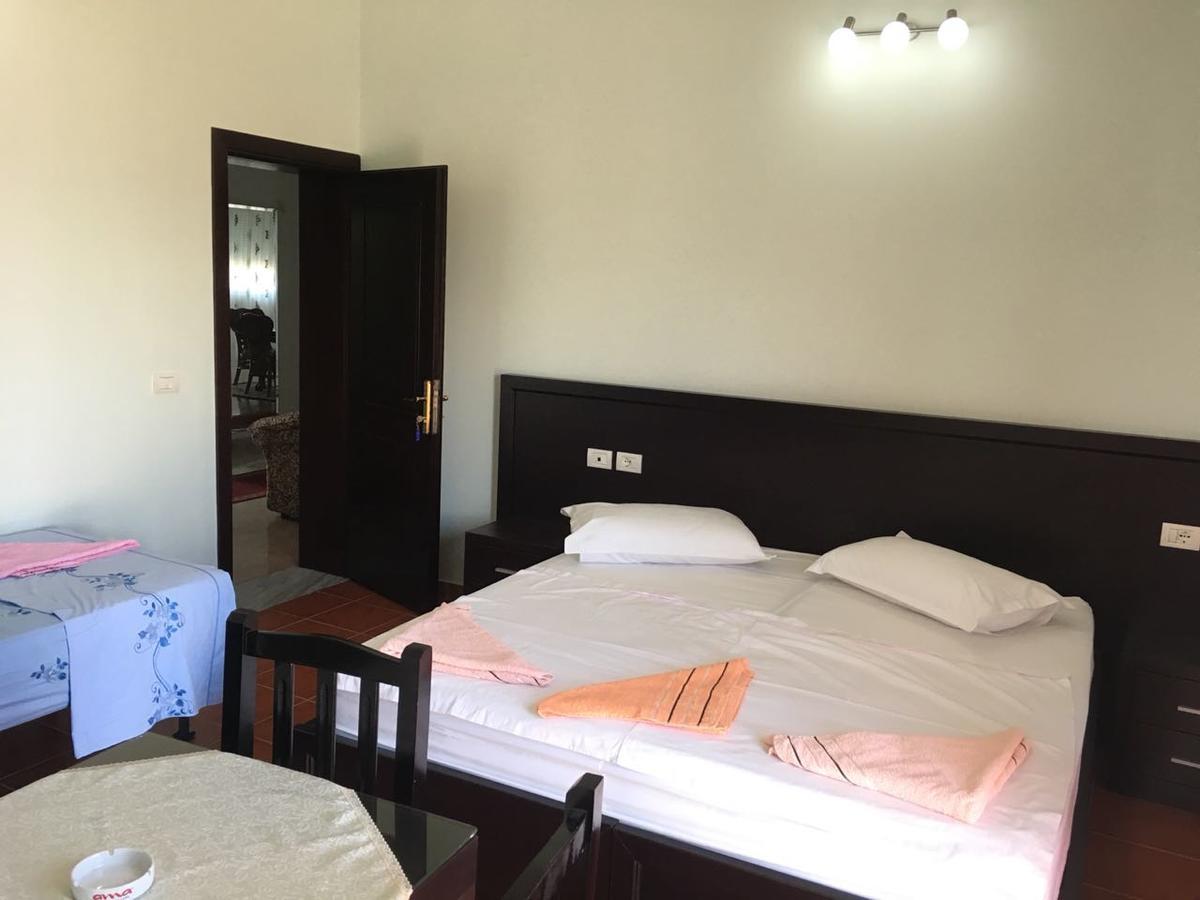 Guest House Simeone Berat Exterior foto