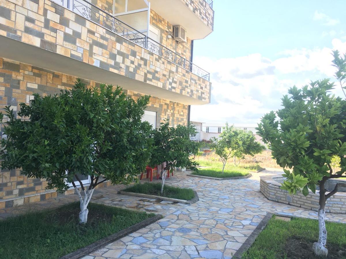 Guest House Simeone Berat Exterior foto
