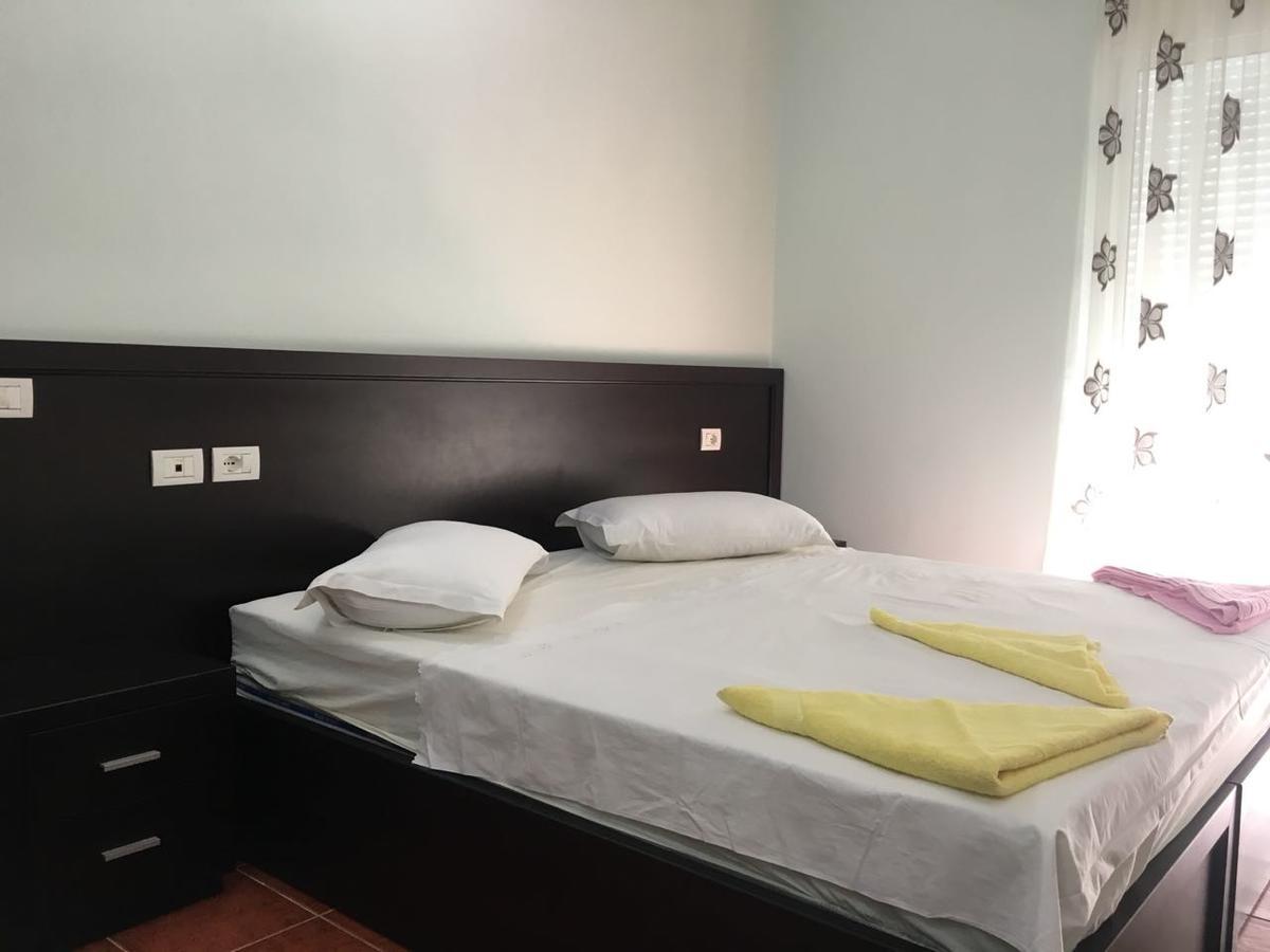 Guest House Simeone Berat Exterior foto