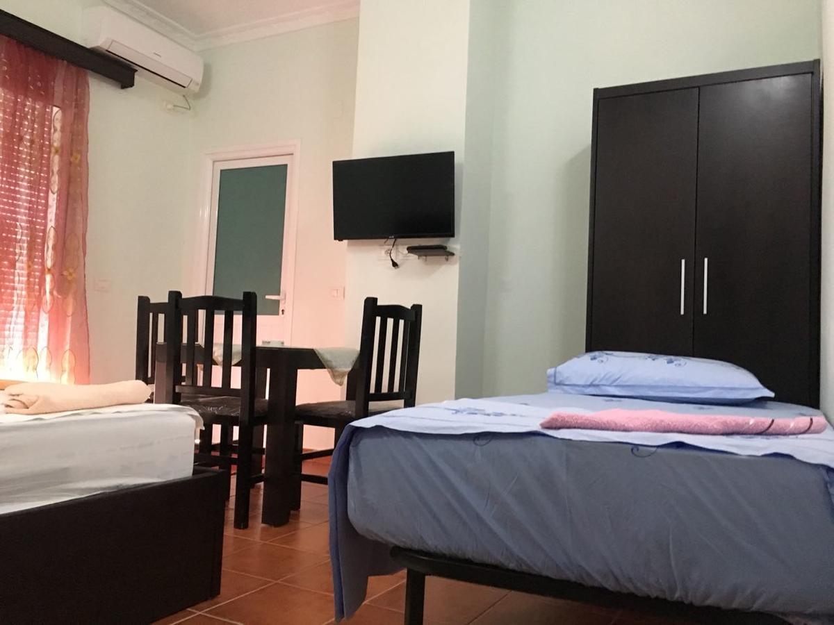 Guest House Simeone Berat Exterior foto