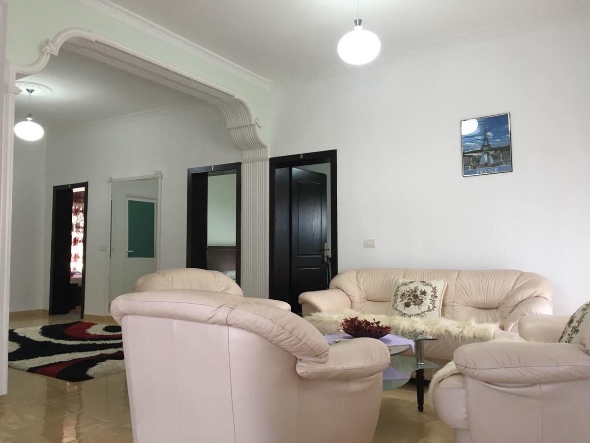 Guest House Simeone Berat Exterior foto