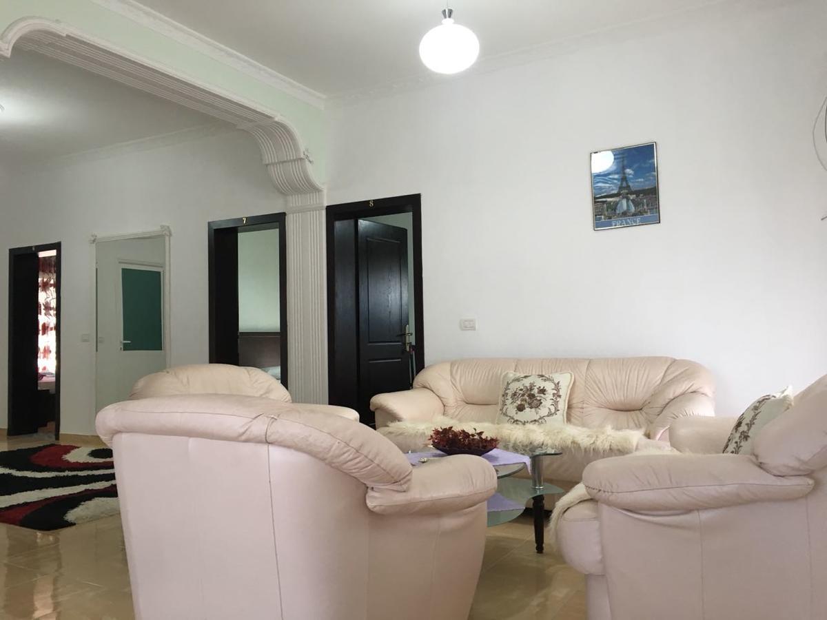 Guest House Simeone Berat Exterior foto