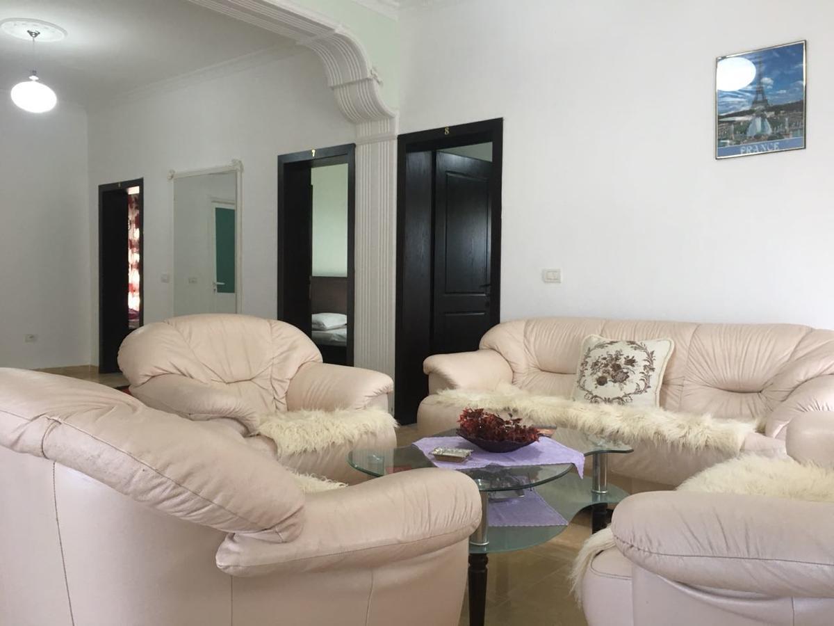 Guest House Simeone Berat Exterior foto