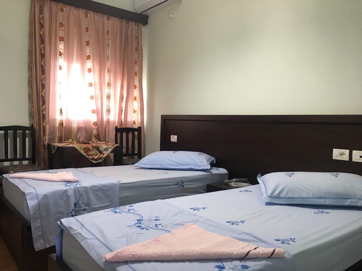 Guest House Simeone Berat Exterior foto