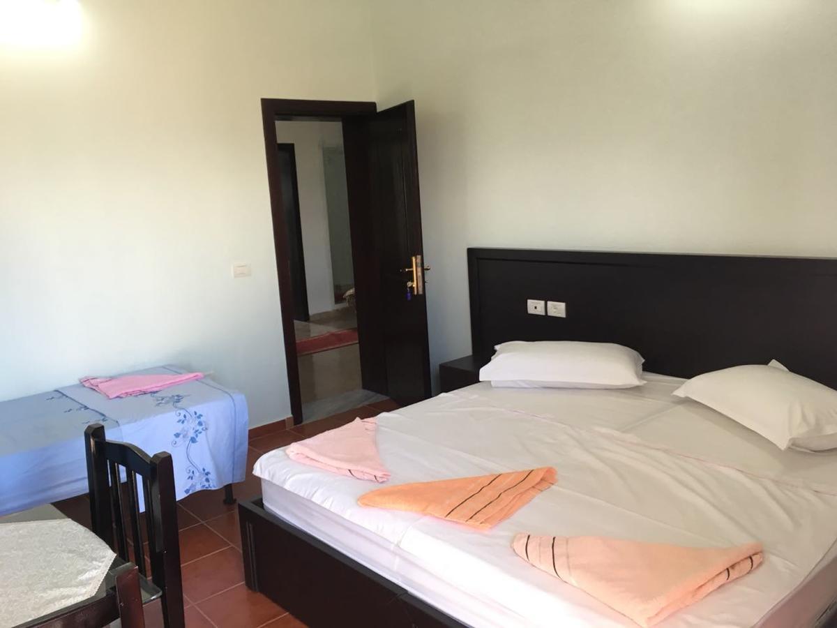 Guest House Simeone Berat Exterior foto