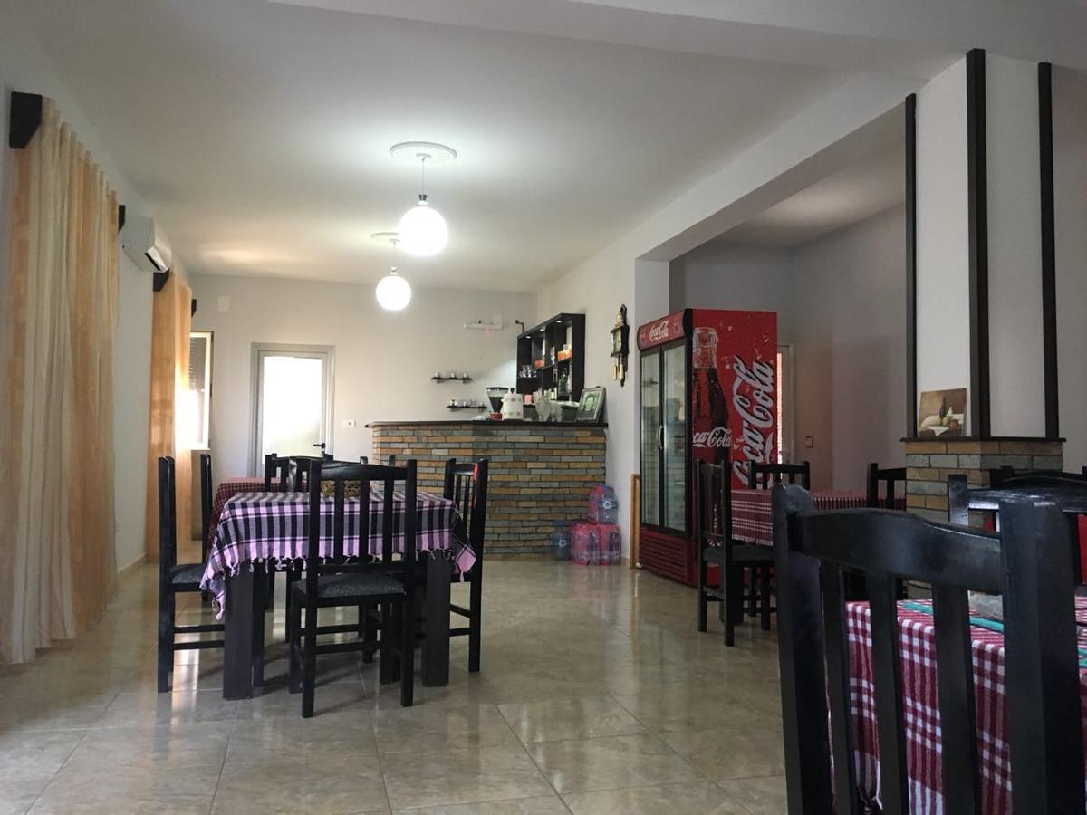 Guest House Simeone Berat Exterior foto