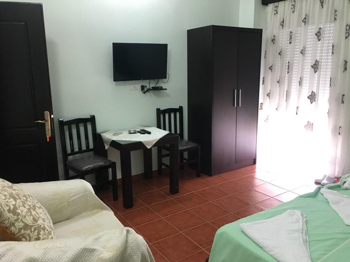 Guest House Simeone Berat Exterior foto