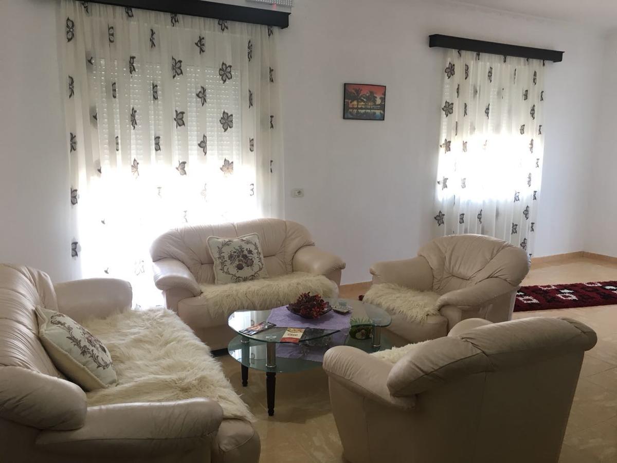 Guest House Simeone Berat Exterior foto