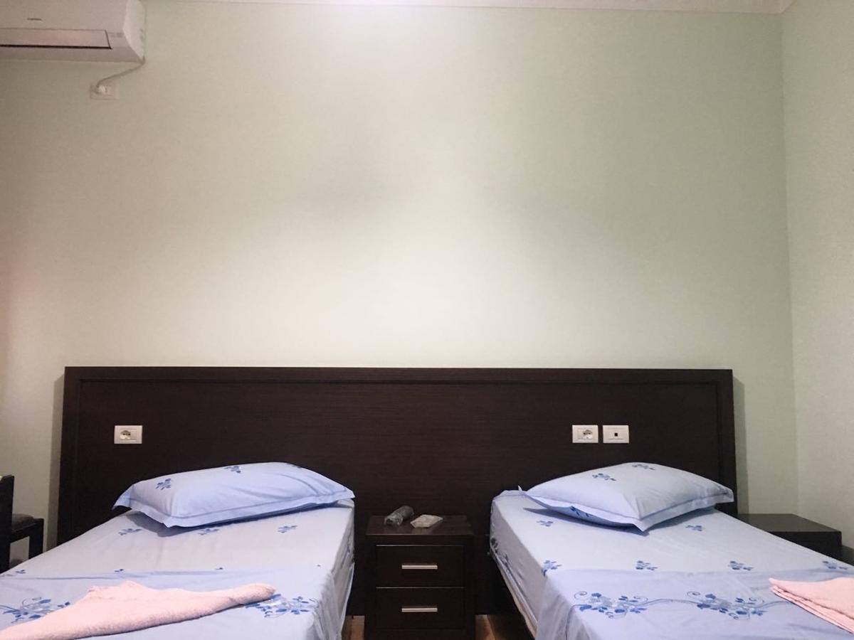 Guest House Simeone Berat Exterior foto