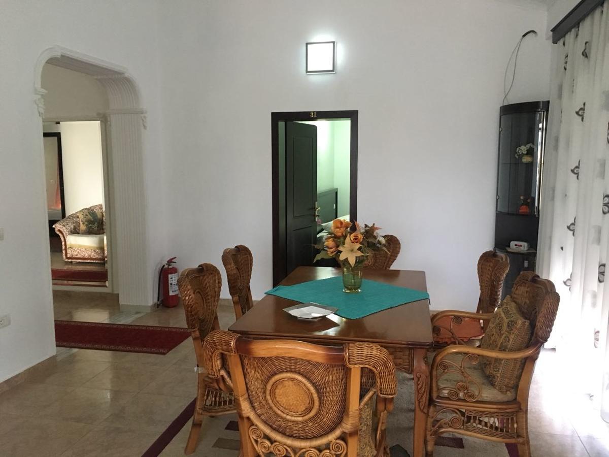 Guest House Simeone Berat Exterior foto