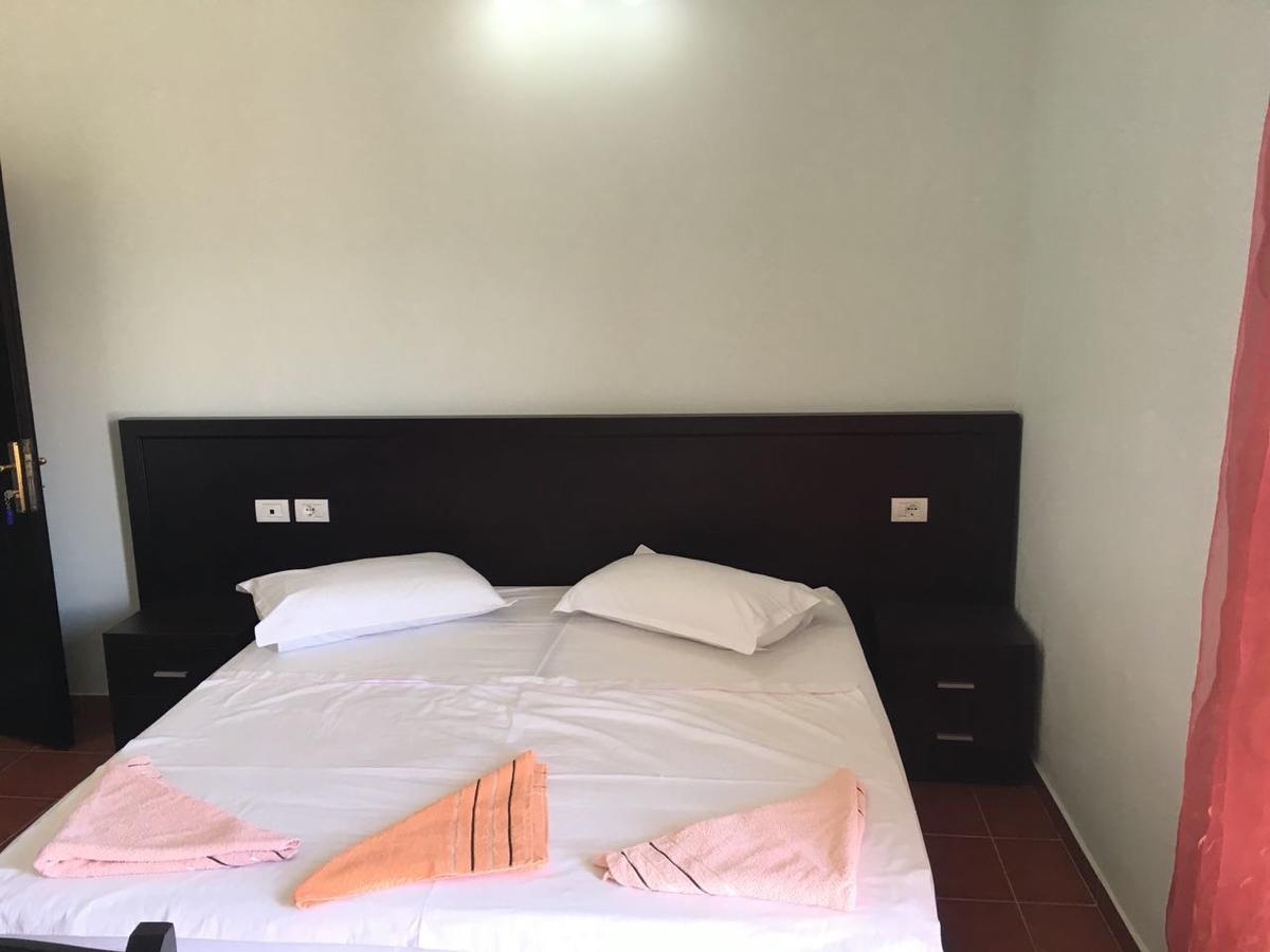 Guest House Simeone Berat Exterior foto